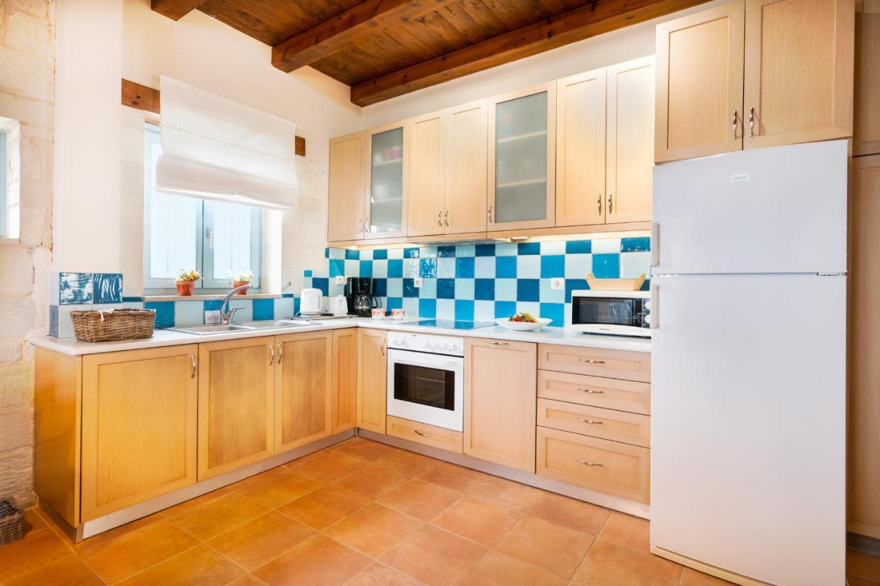 Beachfront Villa Turquoise With Private Pool, Bbq And Ping Pong Table Chania  Exterior photo